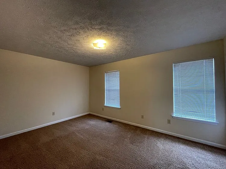 608 University Dr — Photo 7