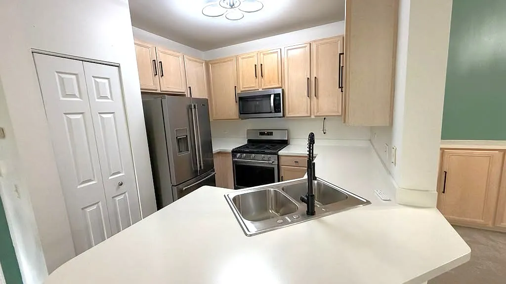 3333 Stratford Ct — Photo 4