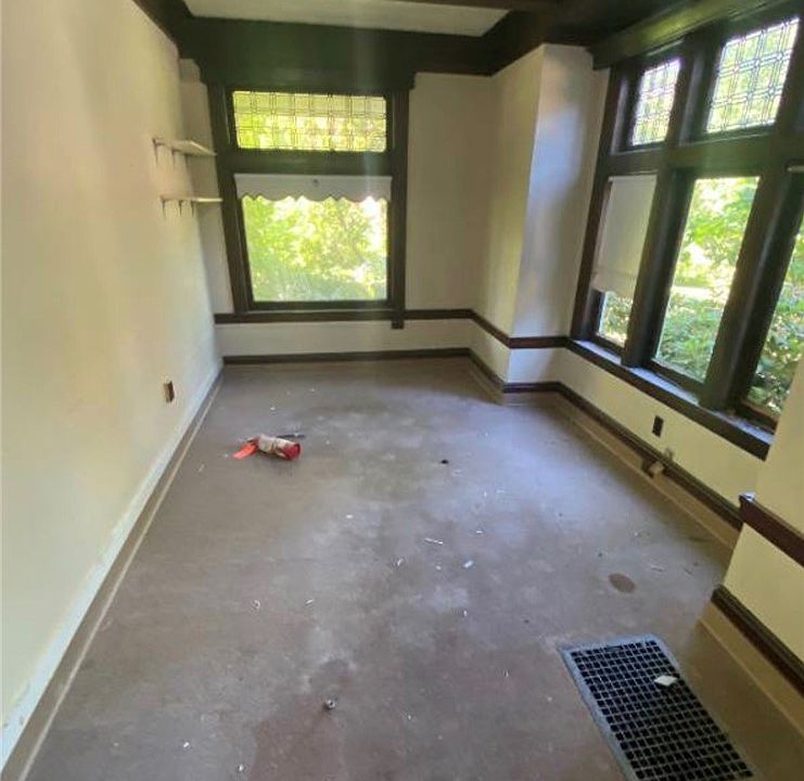 16th image of 301 Grove St