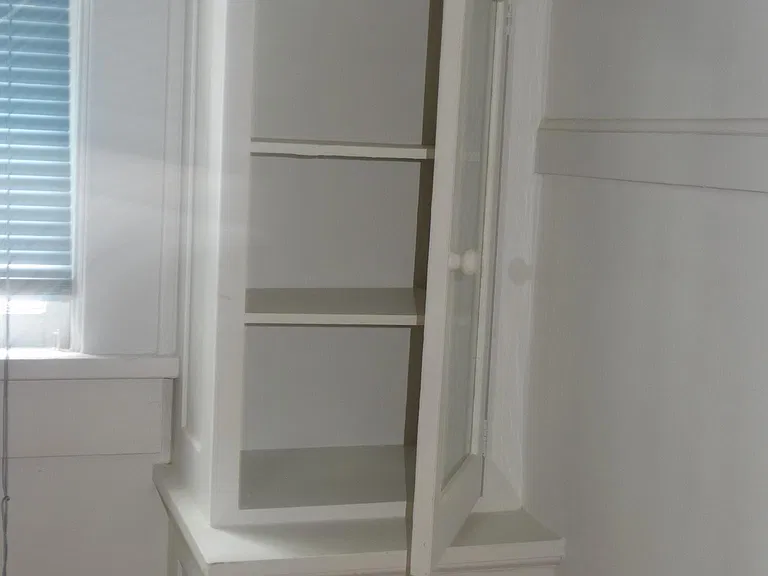 China cabinet built in.
