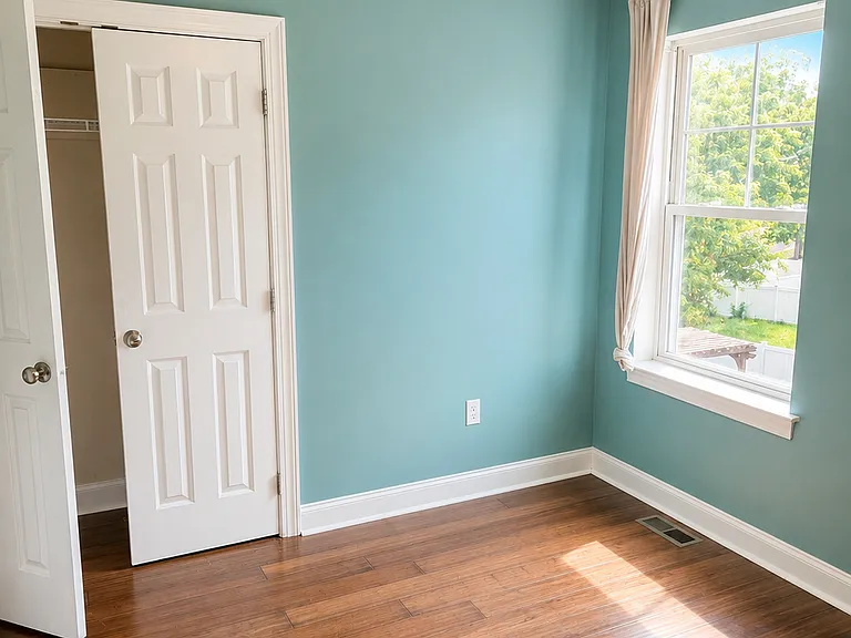225 E Bird St — Photo 11