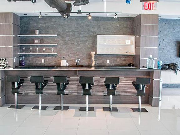 4th image of 601 NE 36th St APT 2105