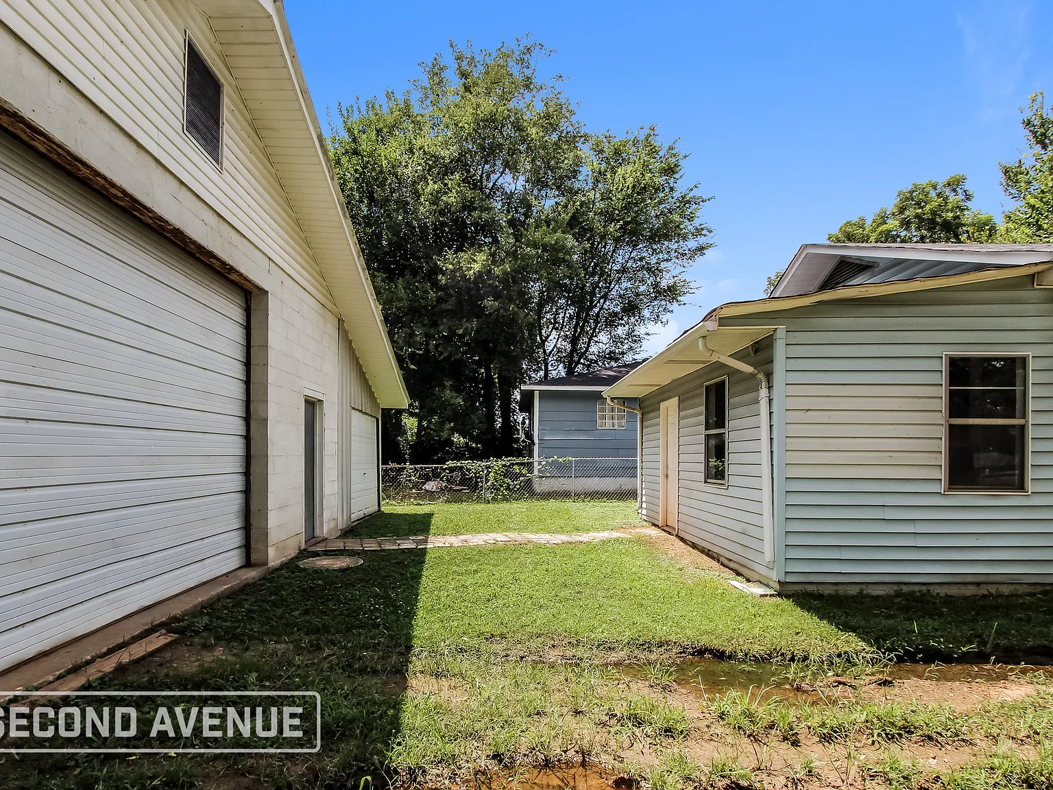 3 bed, 2.0 bath, 1120 sqft, $1,225 — Photo 2
