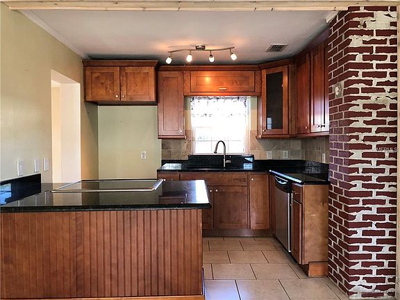 4th image of 647 W Swoope Ave