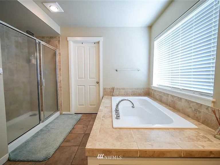 4803 NE 3rd Pl — Photo 20