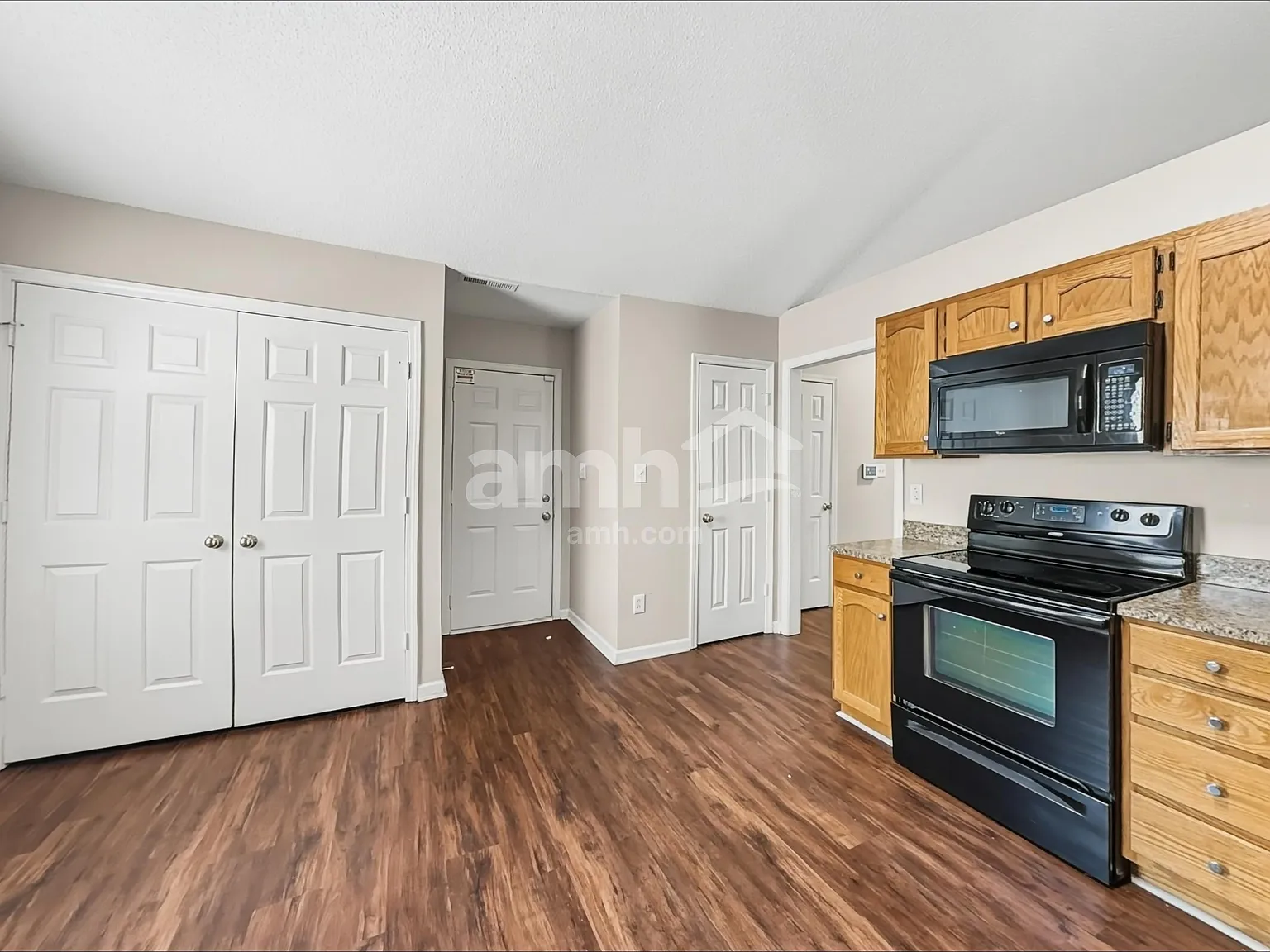 3 bed, 2.0 bath, 1784 sqft, $2,010 — Photo 4