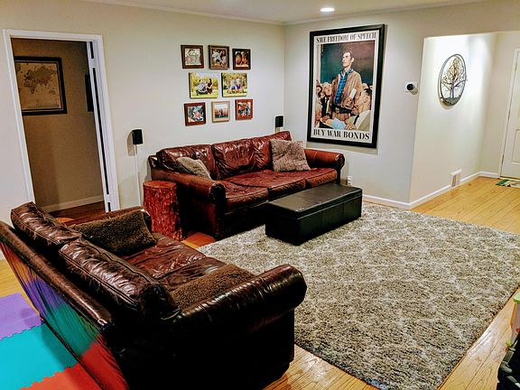 5th image of 211 Lexington Dr