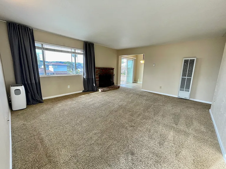 1083 W L St — Photo 9