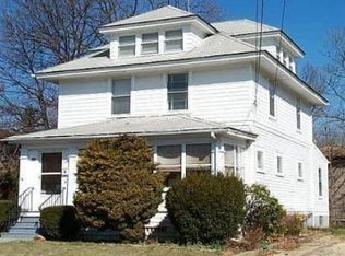 247 Garden St, Roslyn Heights, NY 11577
