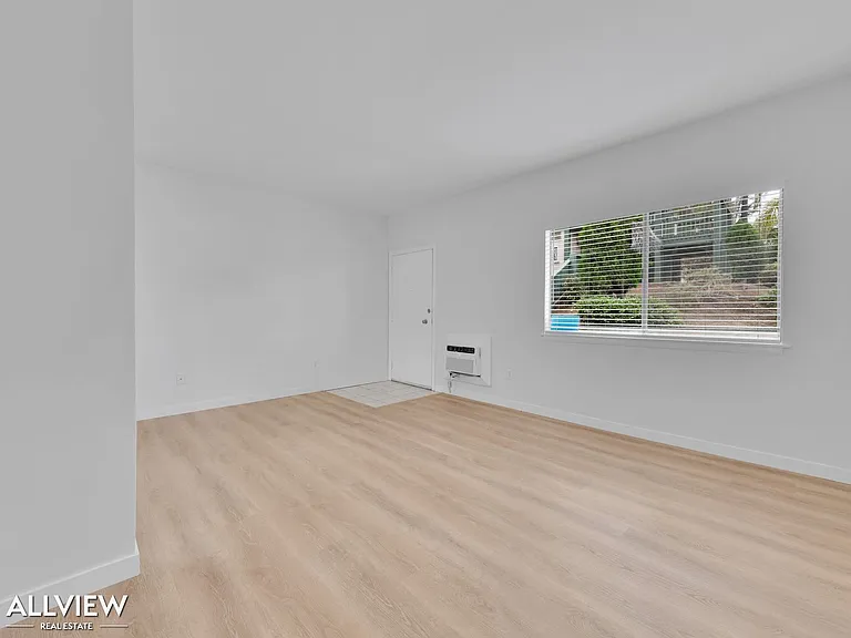 528-530 S Tulip Street — Photo 13