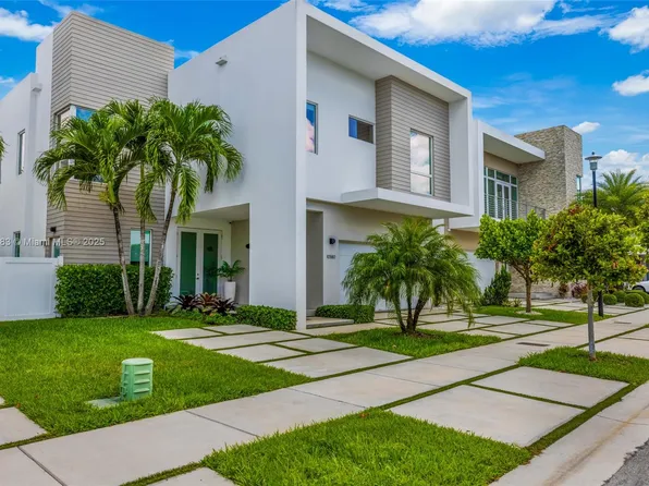 10580 NW 67th Ter, Miami, FL 33178