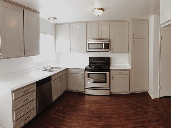 3rd image of 5425 Zelzah Ave APT 2
