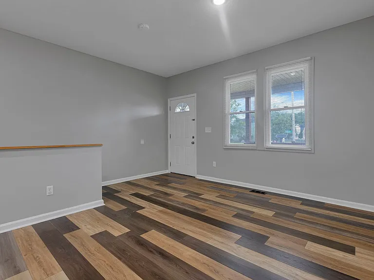 2023 - 2025 Sullivant Ave — Photo 7