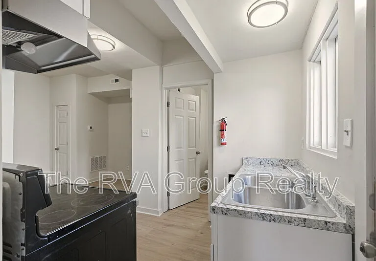 27 S Jefferson St #C — Photo 4