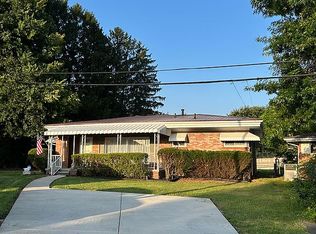 1438 Sattes Cir, Nitro, WV 25143