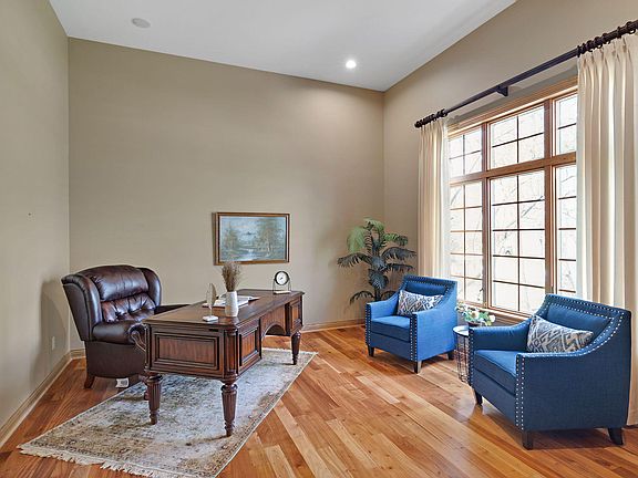 5th image of 494 Brittany Ln