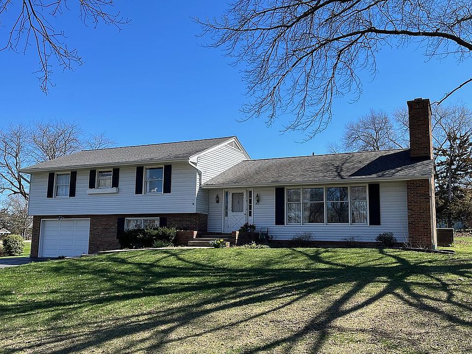 1st image of 1415 Forest Dr