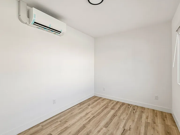 The Crest |NEWLY Renovated Studios, Lofts, 1, 2 & 3 Bedroom Homes Near the Beach — Photo 42