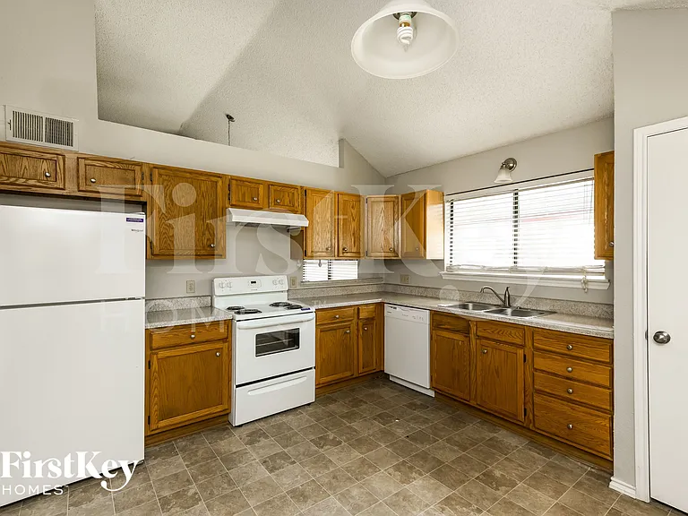 4742 Cornflower Dr — Photo 7