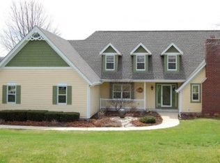 S54W22481 Deer Crossing Rd, Waukesha, WI 53189