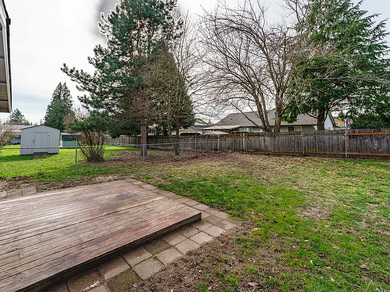 300 SE 100th Ave #B — Photo 17