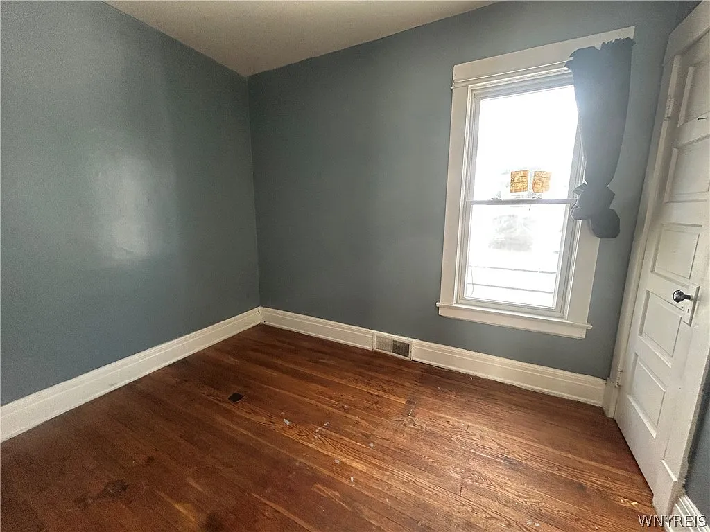 3 bed, 1.0 bath, 1000 sqft, $1,400 — Photo 4