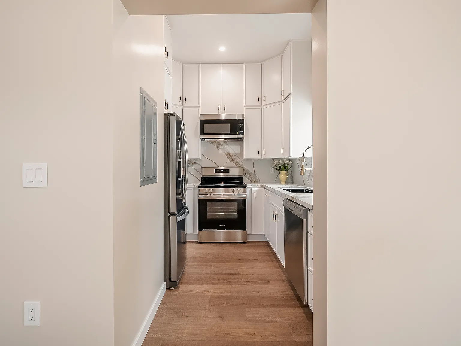 716 Portola Ave — Photo 4