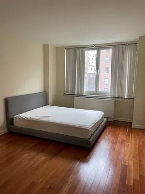 5th image of 250 W 90th St APT 9I