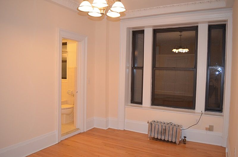 2nd image of 200 W 54th St APT 1K