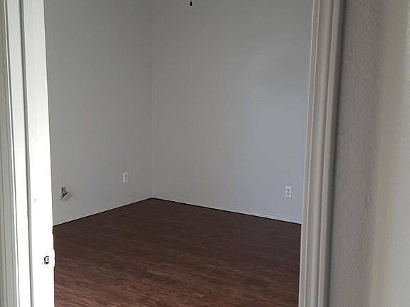 3rd image of 965 S Curtis Ave