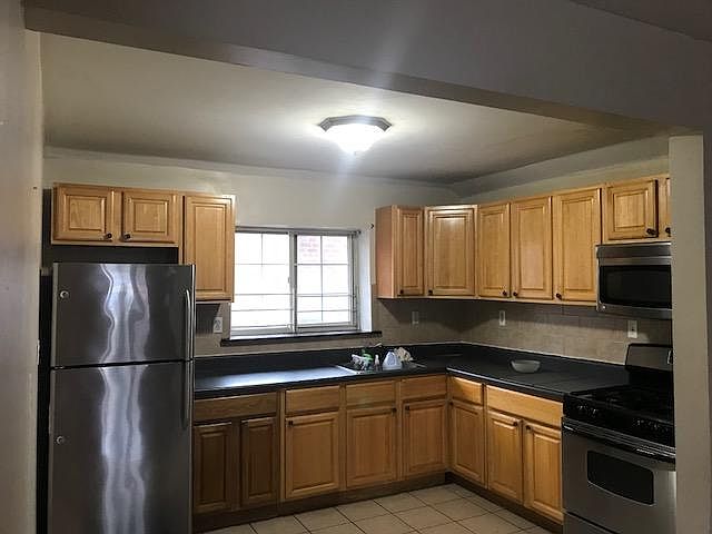 1st image of 814 Swinton Ave #2
