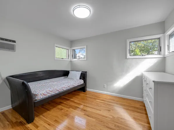 219-44 Peck Avenue image 17 of 32