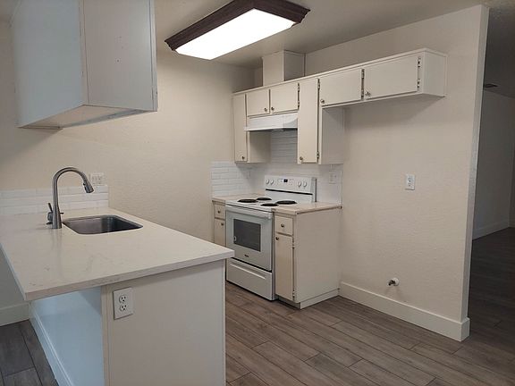 3rd image of 2500 Casita Dr