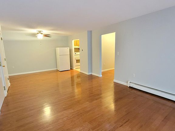 4th image of 5 Autumn Leaf Dr APT 23