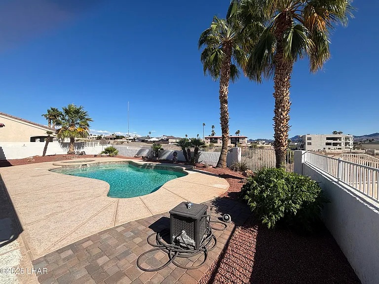 1916 Chip Dr — Photo 2