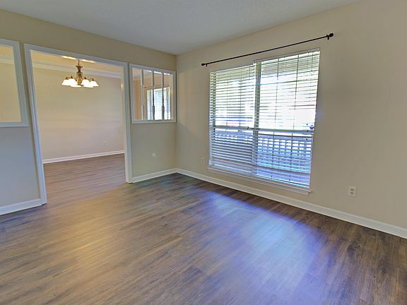 3rd image of 809 Barrington Dr