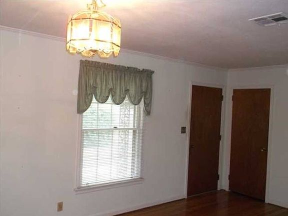 3rd image of 3827 Duquesne Dr