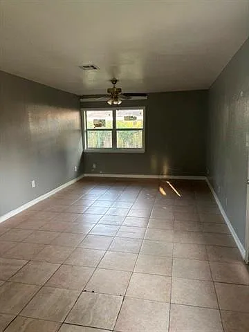 3 bed, 1.5 bath, 1211 sqft, $1,800 — Photo 2