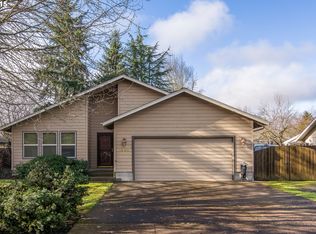 1054 Arcadia Dr, Eugene, OR 97401