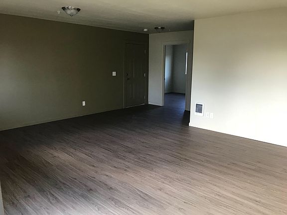 4th image of 2031-2035 5th St #107