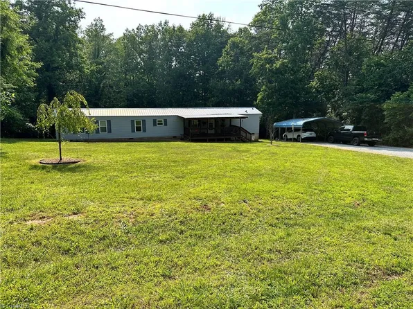 201 Northridge Dr, Hays, NC 28635