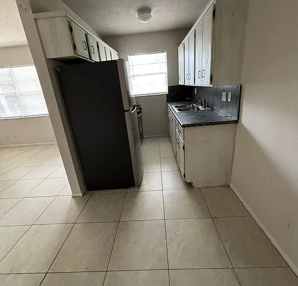 725 SE 23rd St #2 — Photo 3