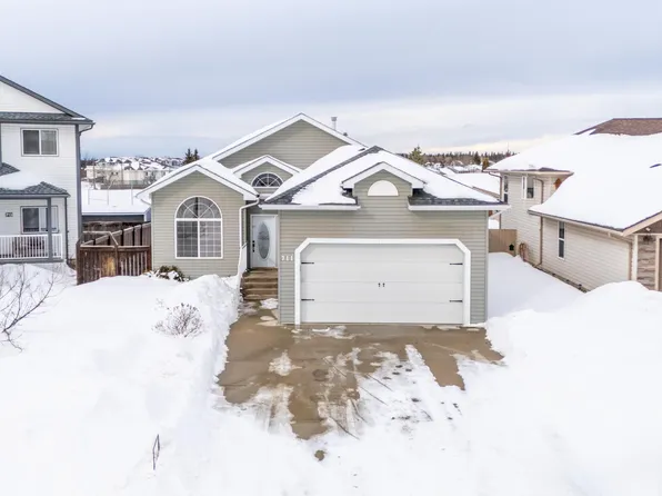 711 21st St, Cold Lake, AB T9M 1M8