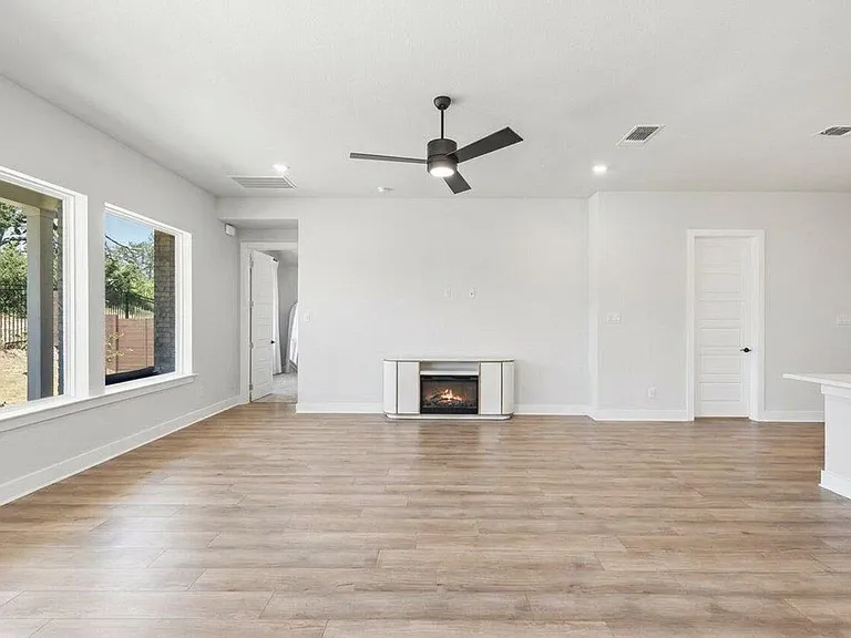 8408 Grenadier Dr — Photo 10