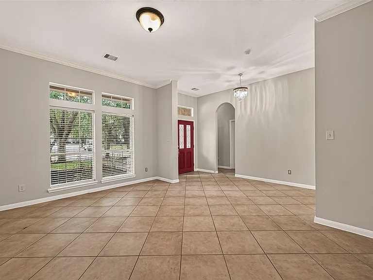 706 Silver Creek Cir — Photo 10