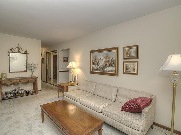 3rd image of 38W319 Bernice Dr
