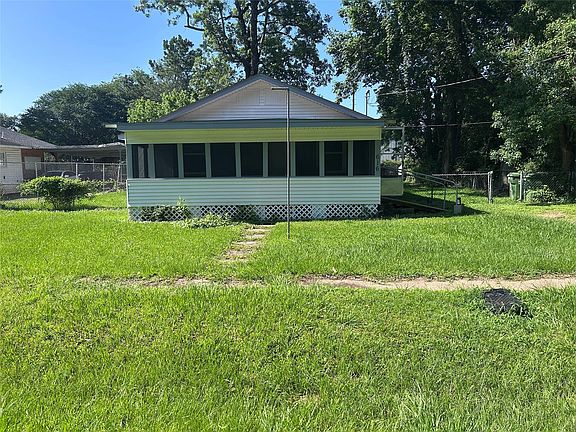 2nd image of 616 E Boothe St