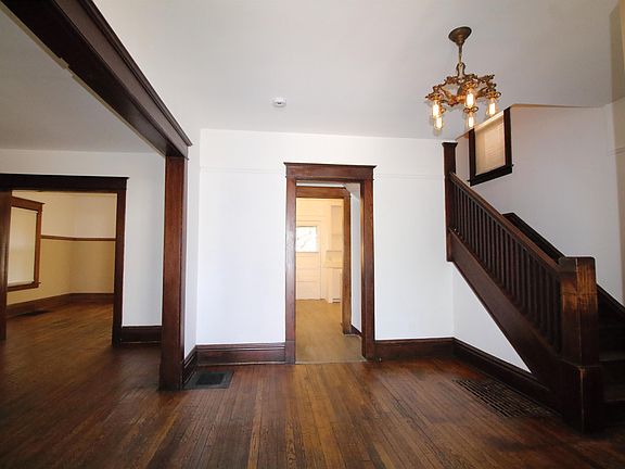 3rd image of 718 Locust St