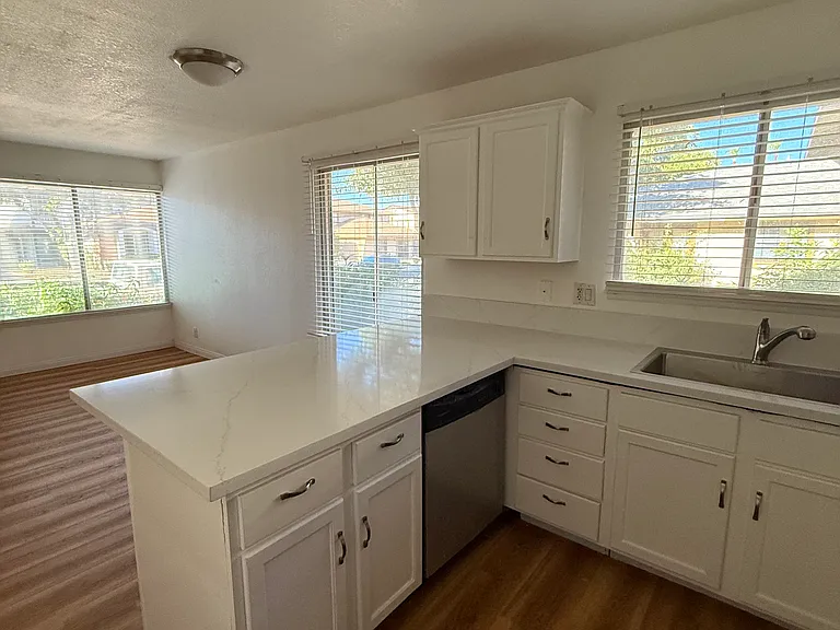 1321 Lorilyn Ave #1 — Photo 2