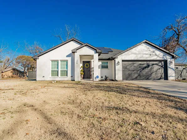 306 N Jefferson St, Kaufman, TX 75142